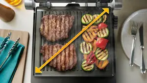 Large grill surface feeds the whole family