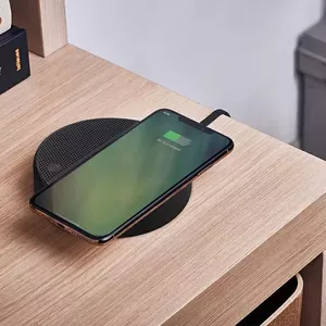 Bezvadu lādētājs ar Bluetooth skaļruni Lexon Oslo Energy+ 10W LL141N melns