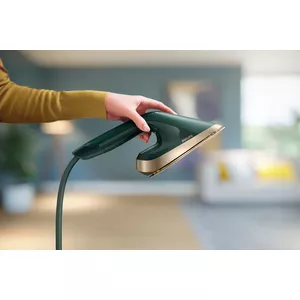 Ergonomic iron+ iron makes ironing pleasantly light