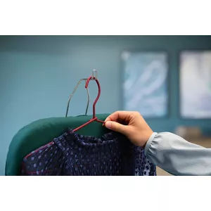Retractable top hook for easy hanging of clothes
