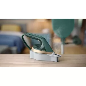 Smart Calc-Clean technology makes it easy to decalc your iron