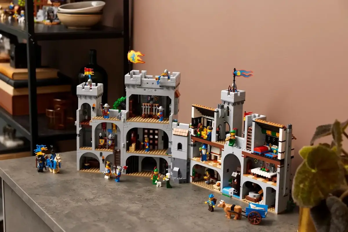LEGO ICONS 10305 Lion Knights' Castle — 4 500 деталей Photo 7