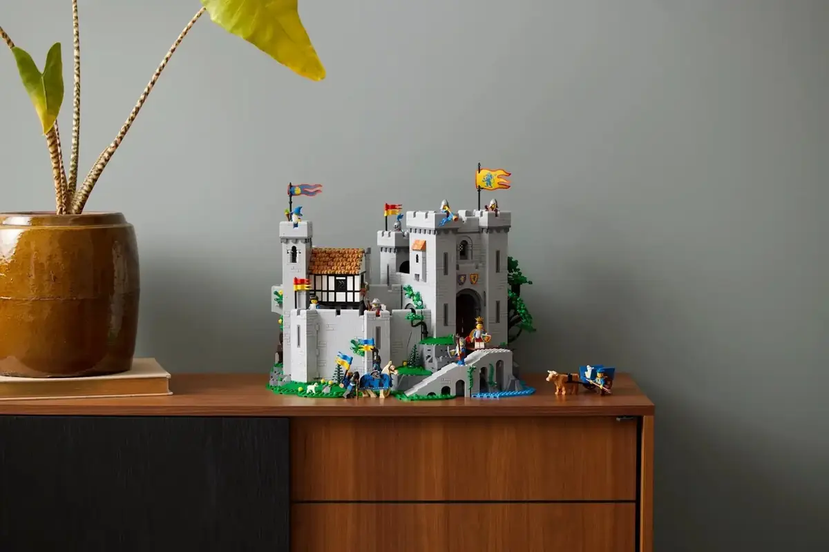 LEGO ICONS 10305 Lion Knights' Castle — 4 500 деталей Photo 8