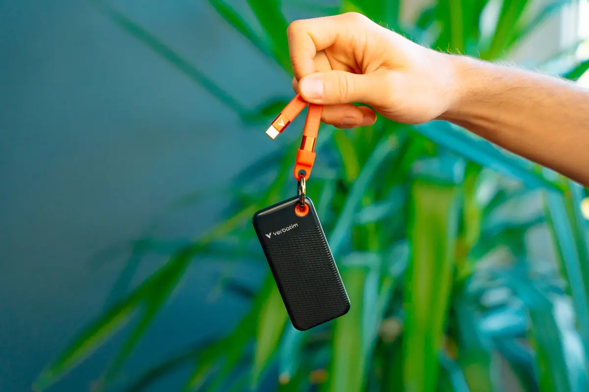 Verbatim Pocket SSD USB 3.2 Gen 2 2TB Black/Orange Photo 3