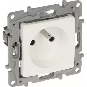 Электрическая одиночная розетка Legrand Niloe 230V 16A LE-664536