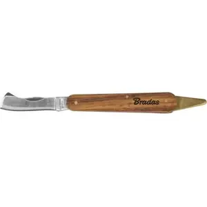 Folding gardening knife BRADAS model 102630 — compact hand tool for pruning and cutting