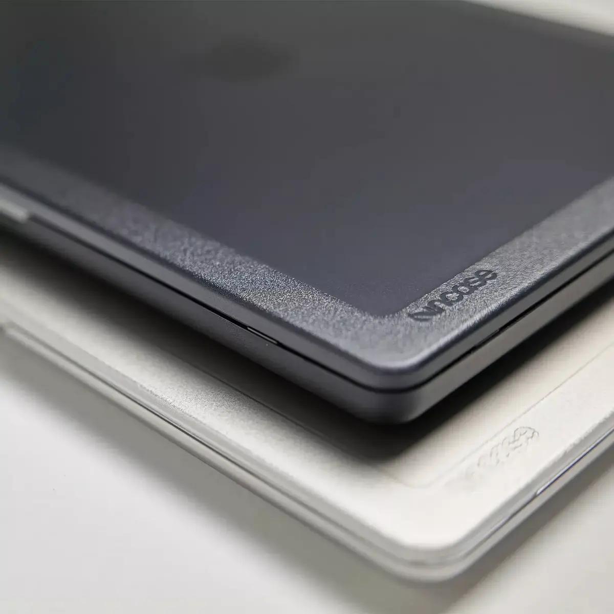 Жесткий чехол Incase Edge для 14-дюймового MacBook Pro Photo 3