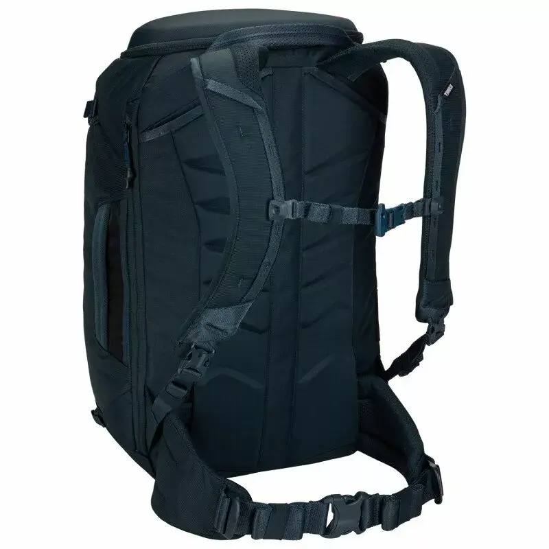 Thule Landmark 40 L travel backpack Photo 2