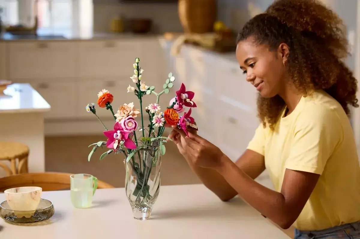 LEGO Icons Flower Bouquet 10342 building set Photo 8