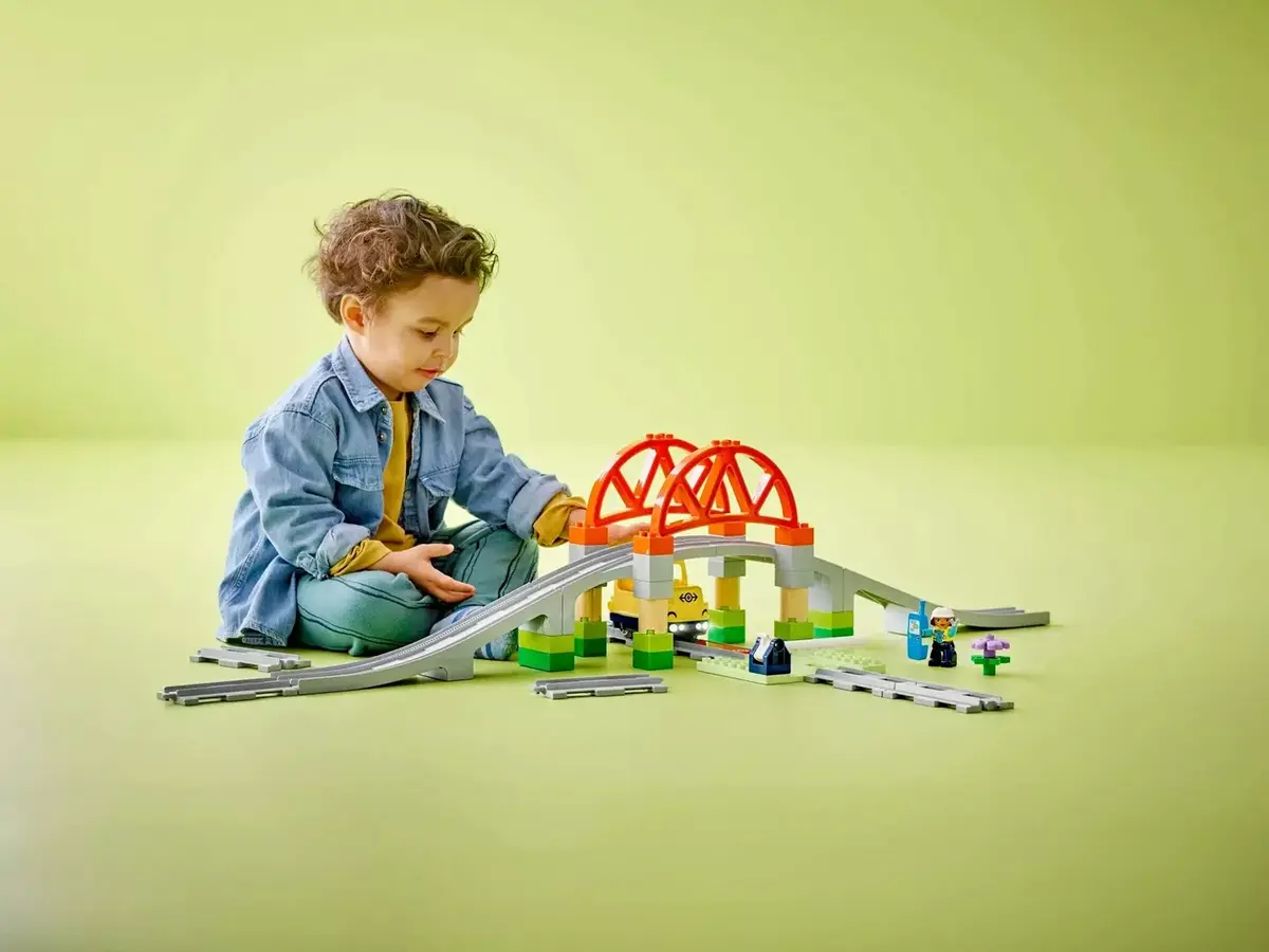 LEGO DUPLO Railway Bridge and Tracks Expansion Set 10426 Photo 5