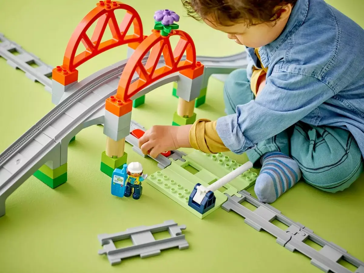 LEGO DUPLO Railway Bridge and Tracks Expansion Set 10426 Photo 6