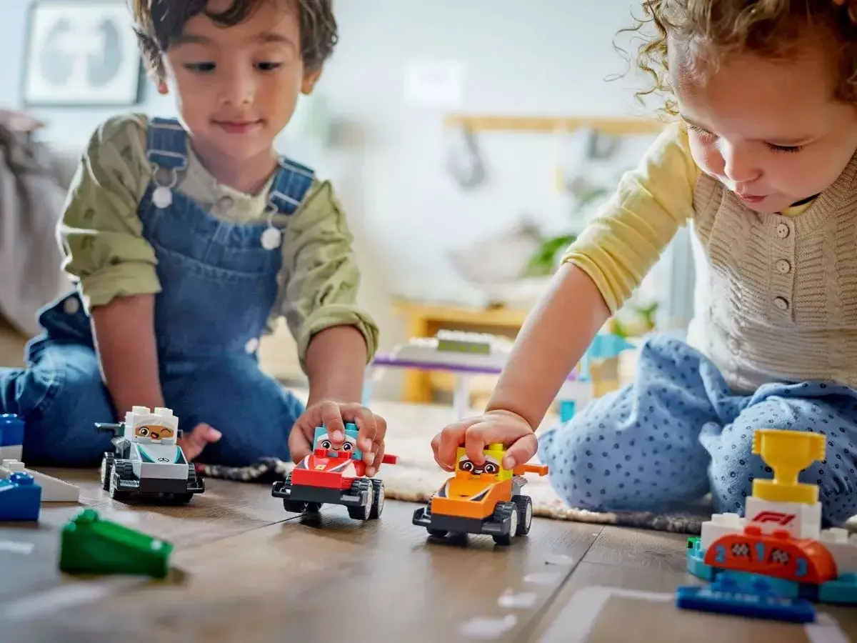 LEGO DUPLO F1 Team Racing Cars 10445 komplekts Photo 9
