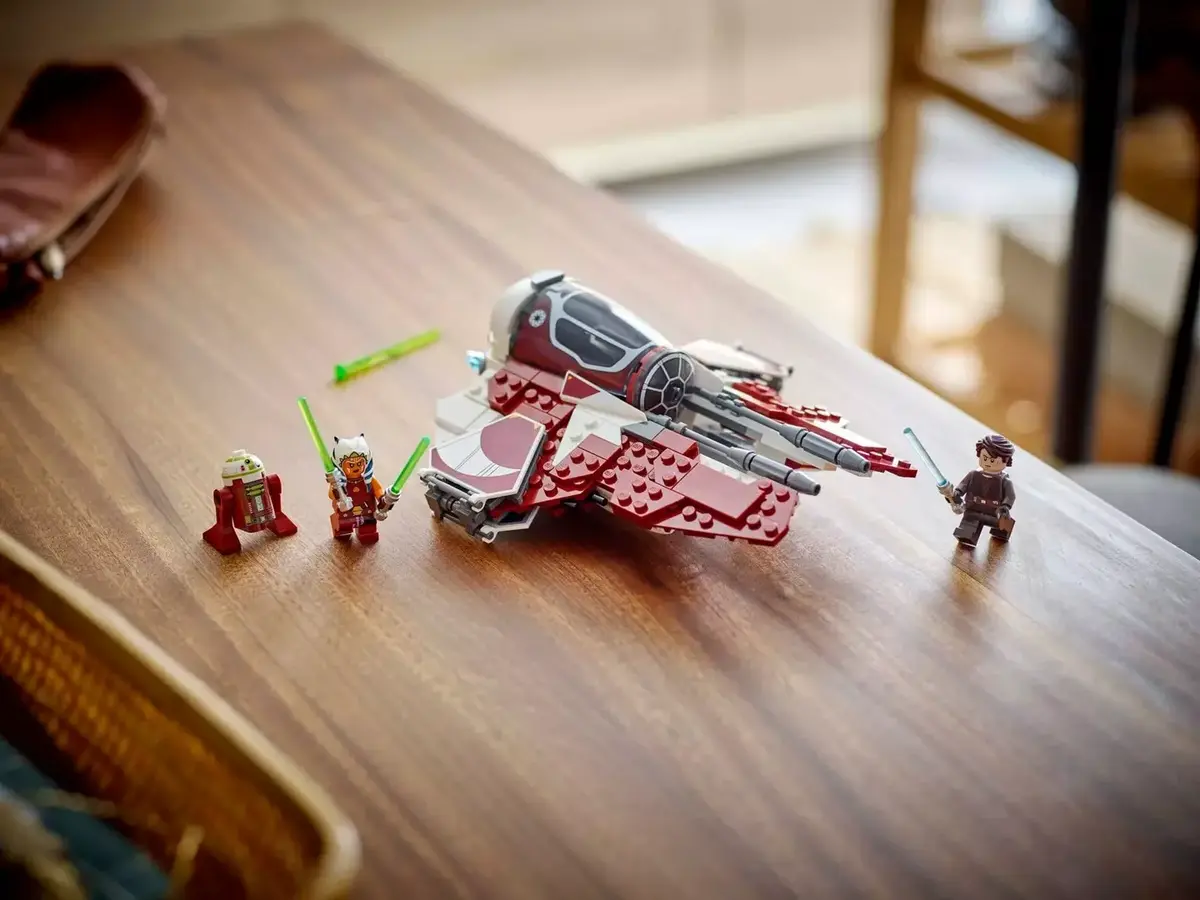 LEGO Star Wars Ahsoka's Jedi Interceptor 75401 Photo 11