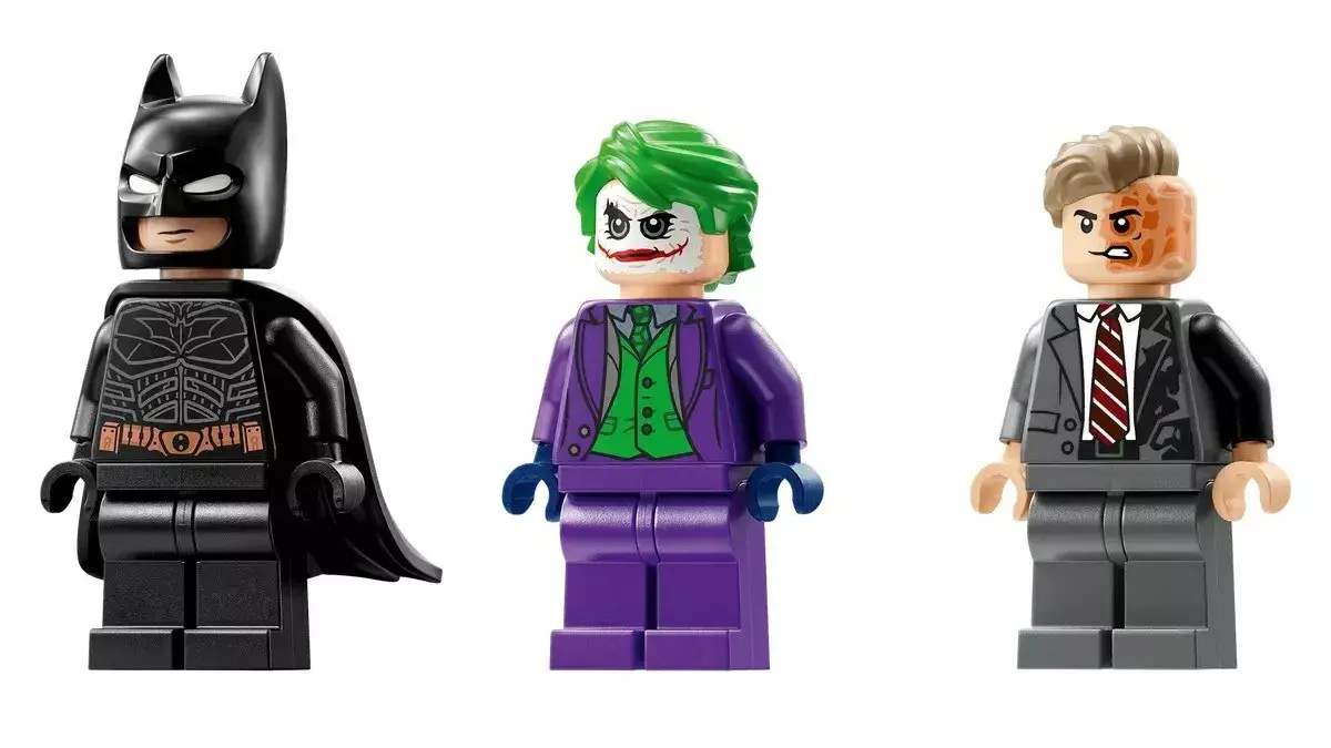 LEGO Batman Tumbler vs. Two-Face & The Joker 76303 Photo 6