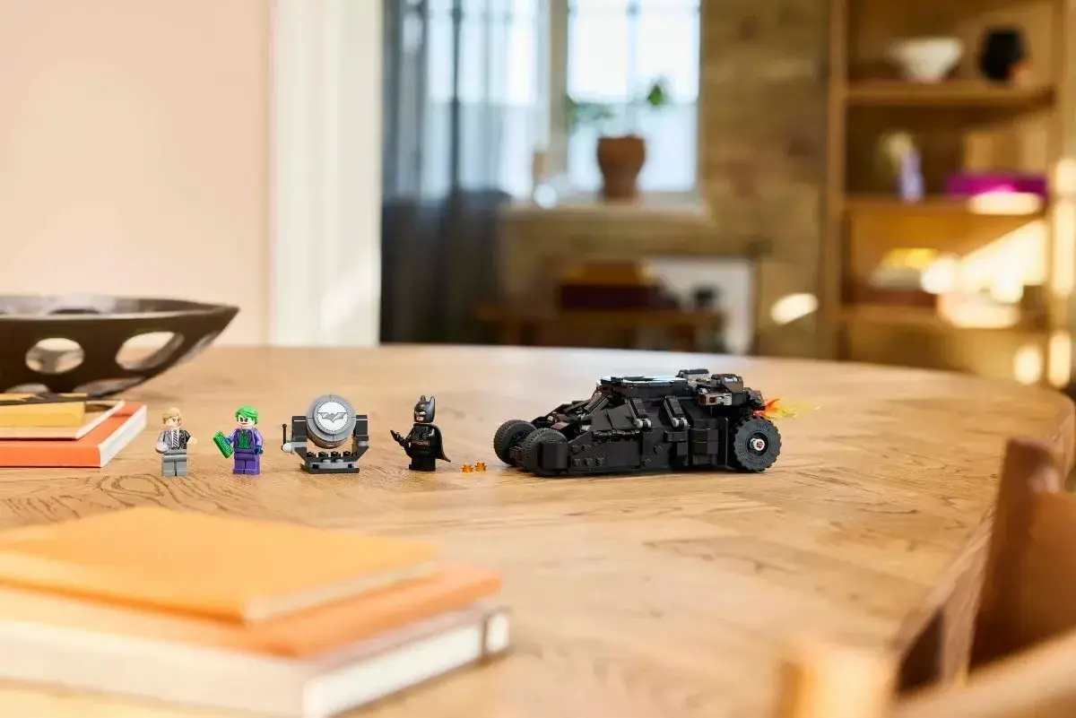 LEGO Batman Tumbler vs. Two-Face & The Joker 76303 Photo 9