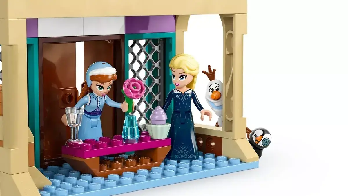 LEGO Disney Princess Arendelle Castle 43265 Photo 5
