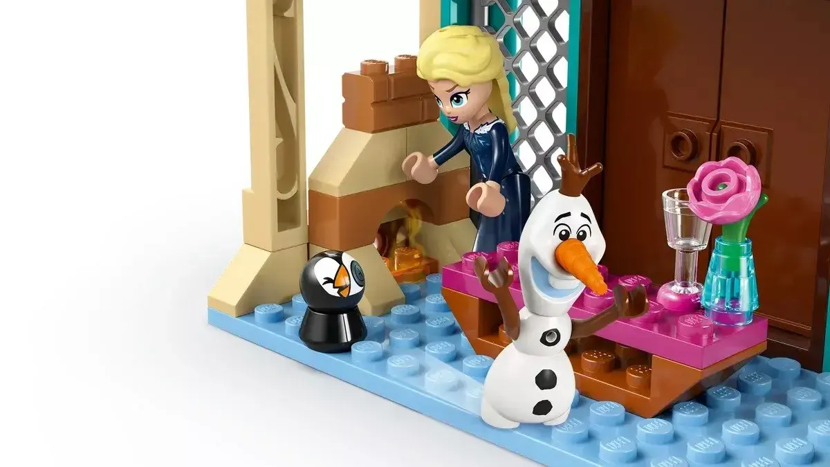 LEGO Disney Princess Arendelle Castle 43265 Photo 6