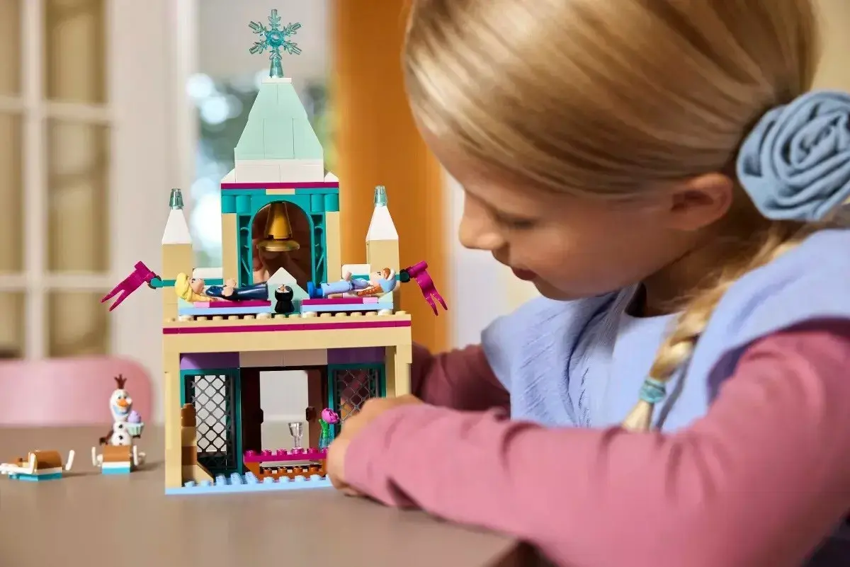 LEGO Disney Princess Arendelle Castle 43265 Photo 8