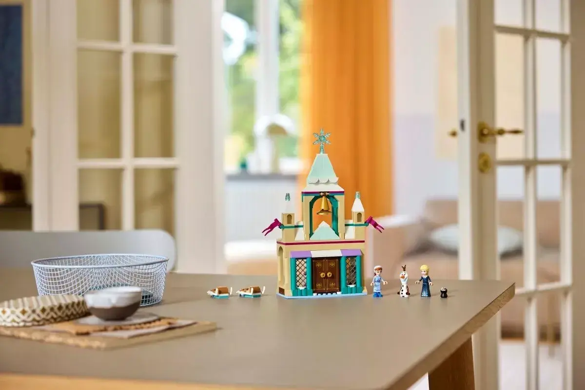 LEGO Disney Princess Arendelle Castle 43265 Photo 10