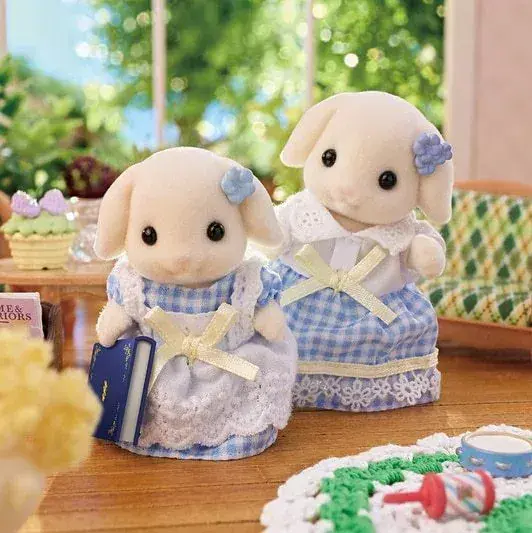 Epoch Sylvanian Families Flora Rabbit Family Photo 9