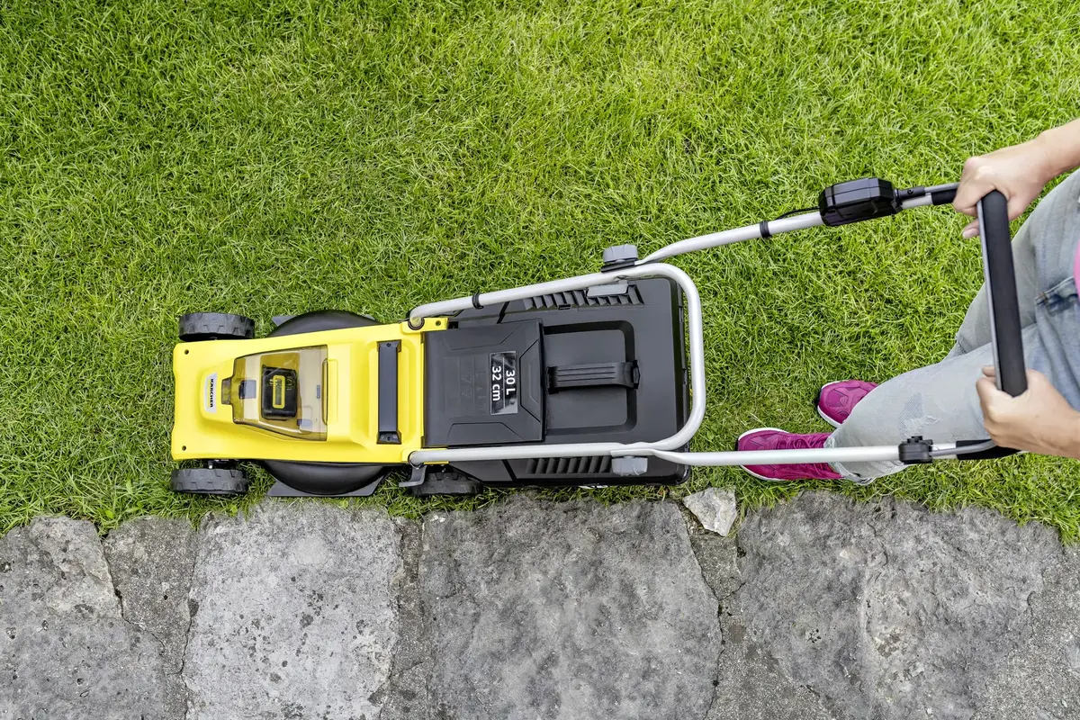 Аккумуляторная газонокосилка Karcher LMO 2-18 Battery Set Photo 6