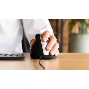 For relaxed mouse usage -  Comfortable grip
