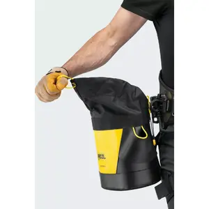 Toolbag Petzl Toolbag 6 black/yellow — Petzl compact gear pouch for tools and accessories