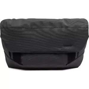 Compact Field Pouch Peak Design V2 black — compact durable carry pouch for small camera accessories