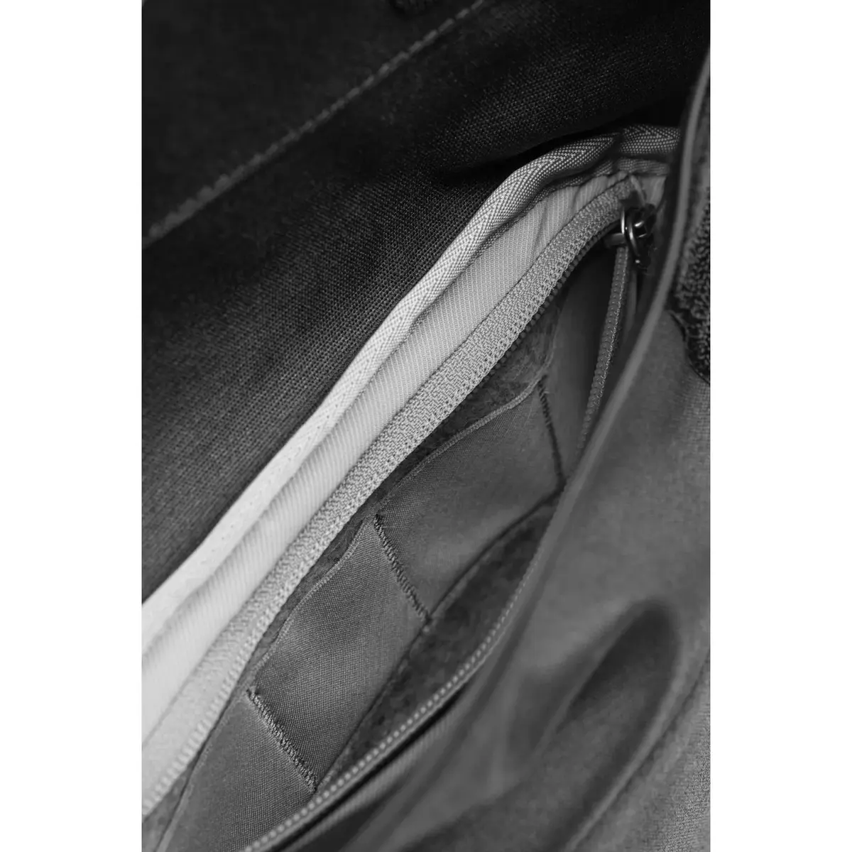 Field Pouch Peak Design V2 black — compact pouch Photo 8