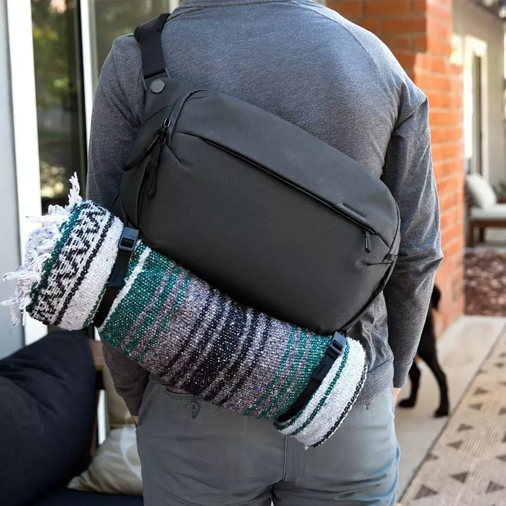 Everyday Sling V2 10L — peak design sling bag Photo 10