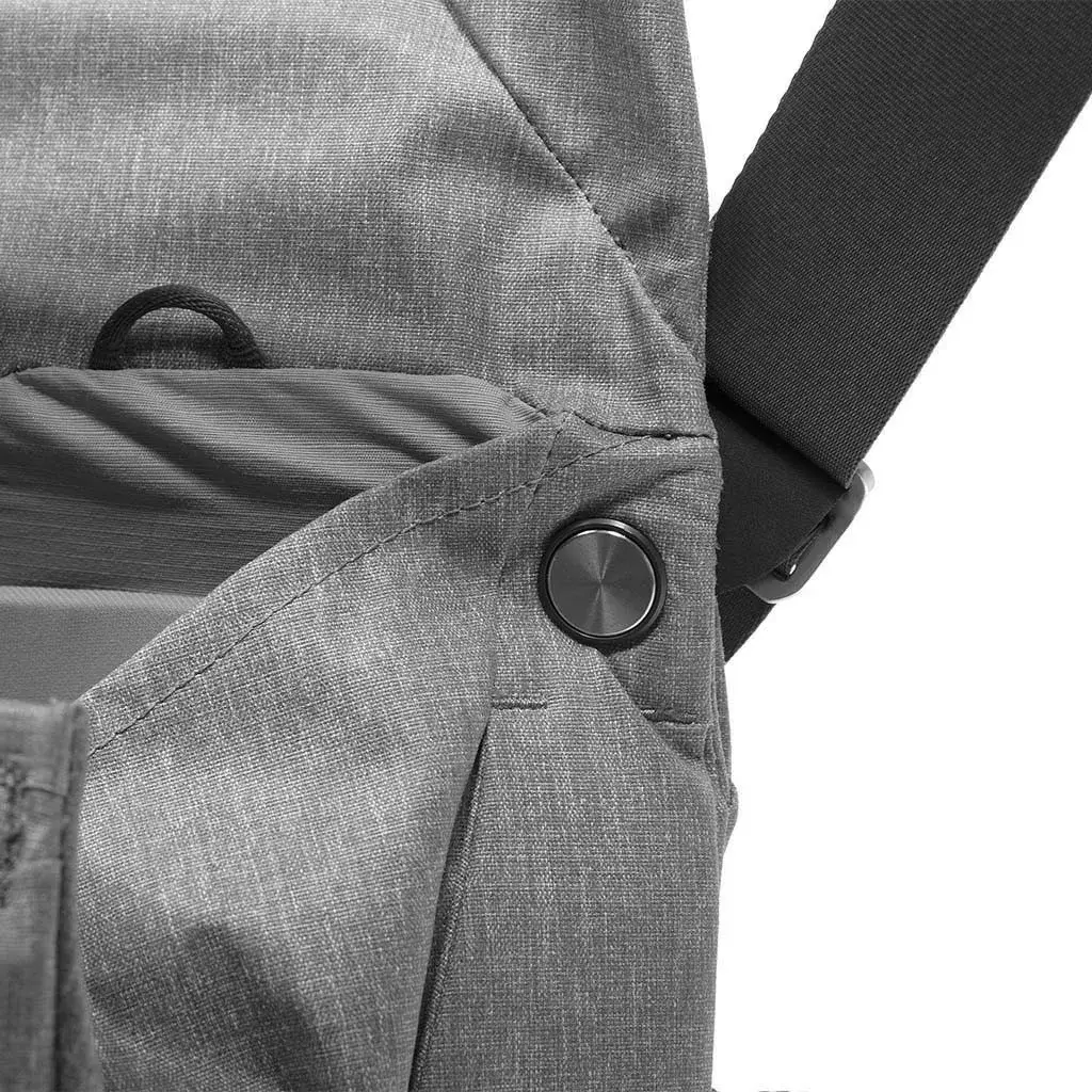 Peak Design Everyday Messenger V2 13L Ash bag Photo 3