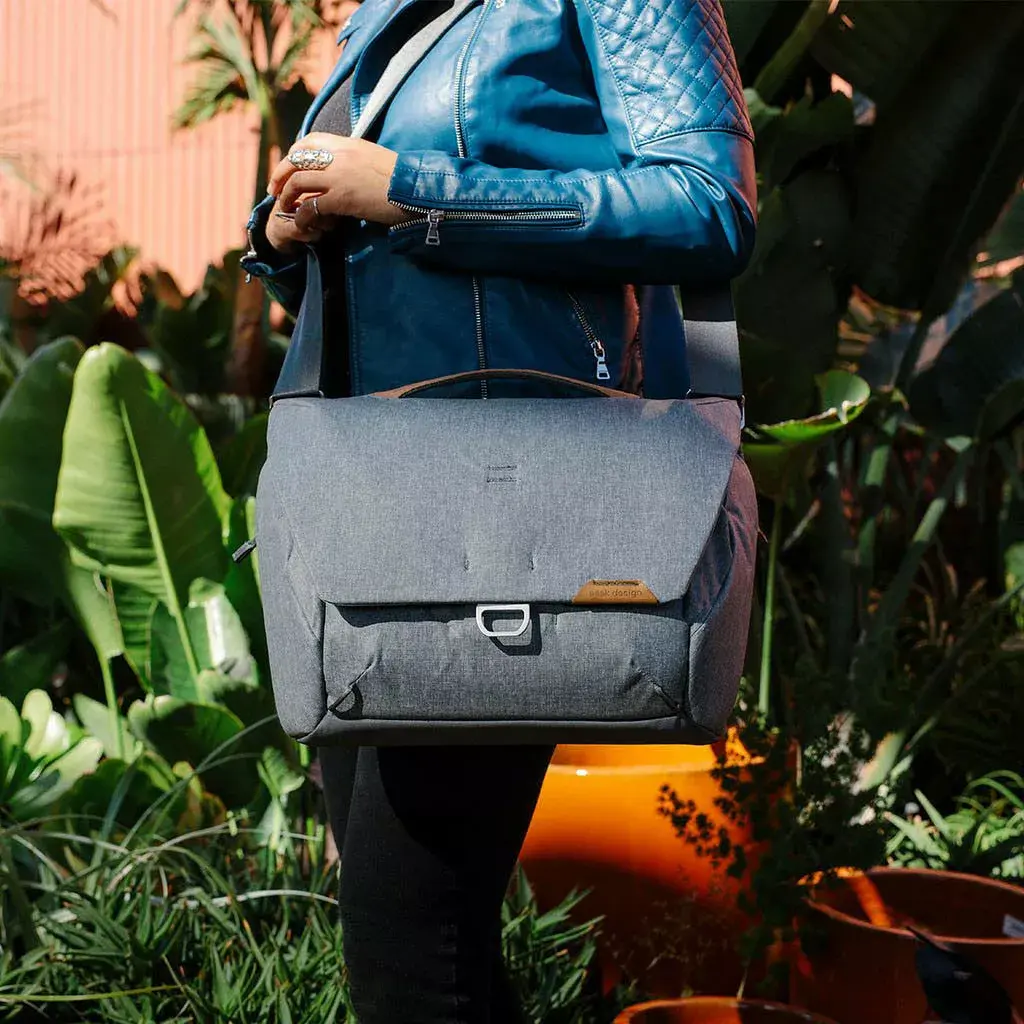 Peak Design Everyday Messenger V2 13L Ash bag Photo 7