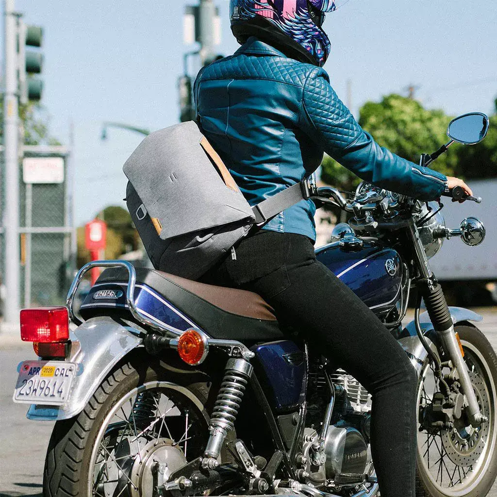 Peak Design Everyday Messenger V2 13L Ash bag Photo 9