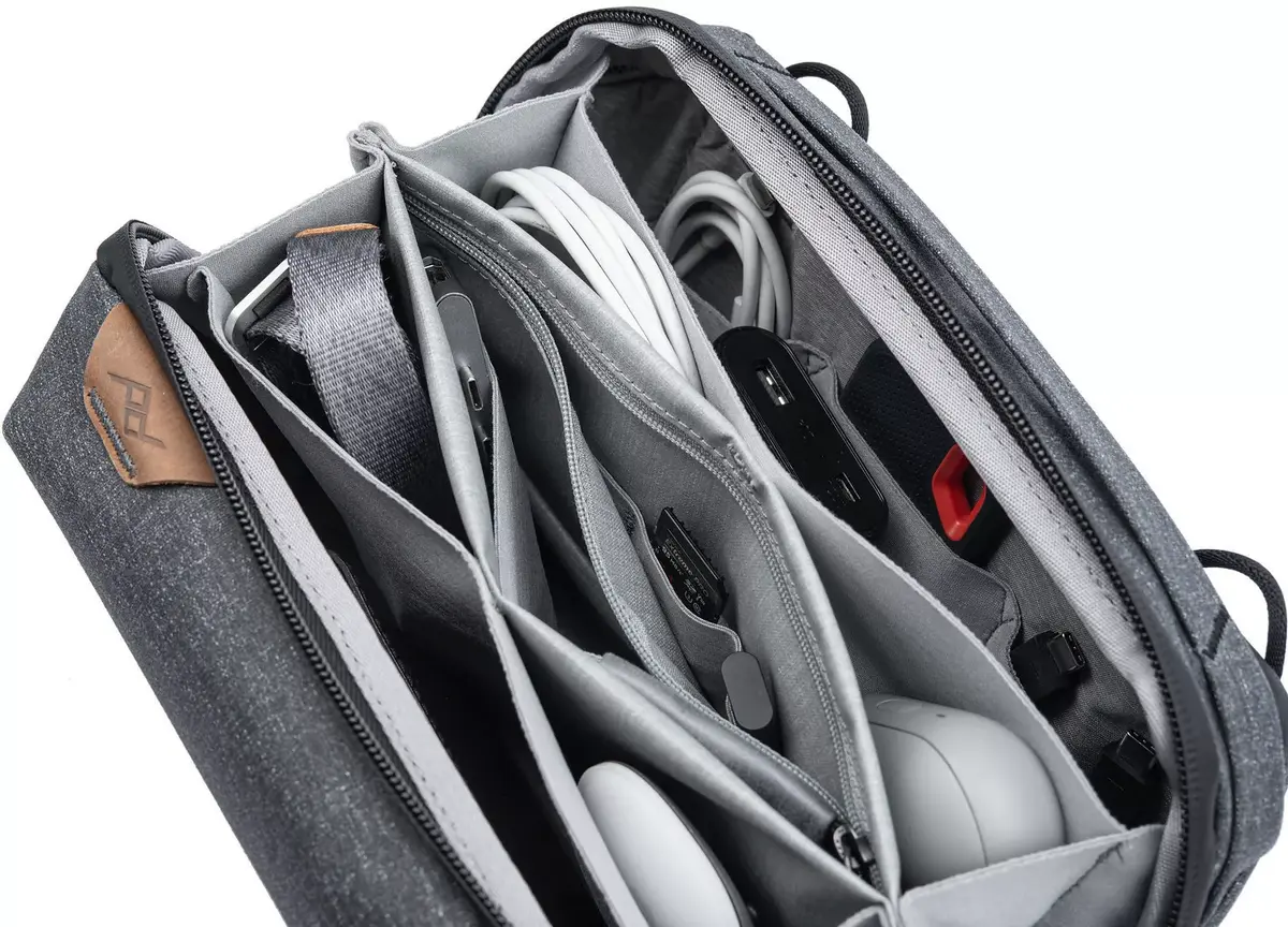 Tech Pouch Peak Design BTP-CH-3 charcoal — kompakts organizators Photo 6
