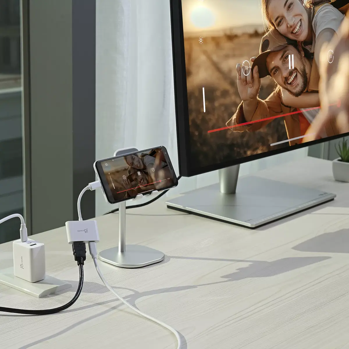 USB-C to 4K HDMI Adapter j5create JCA152 Photo 4