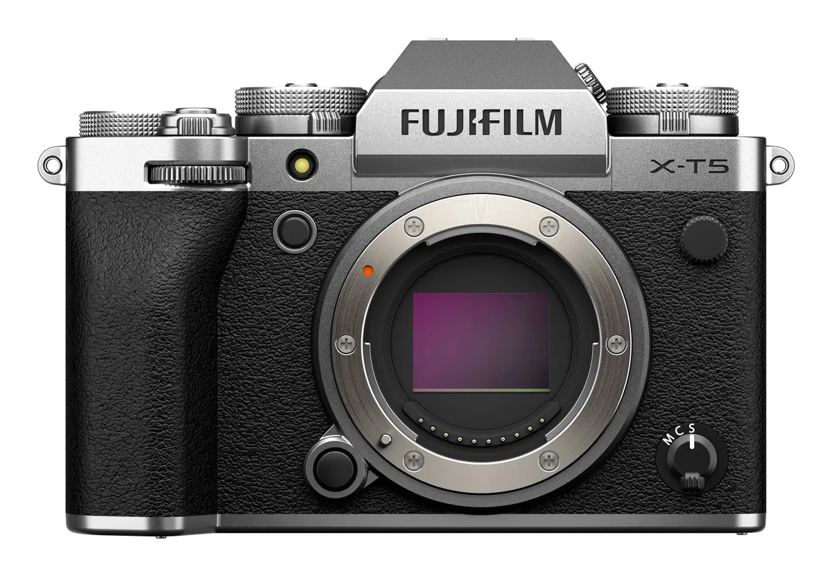 Fujifilm X-T5 bezspoguļa kamera ar XF16-80mm