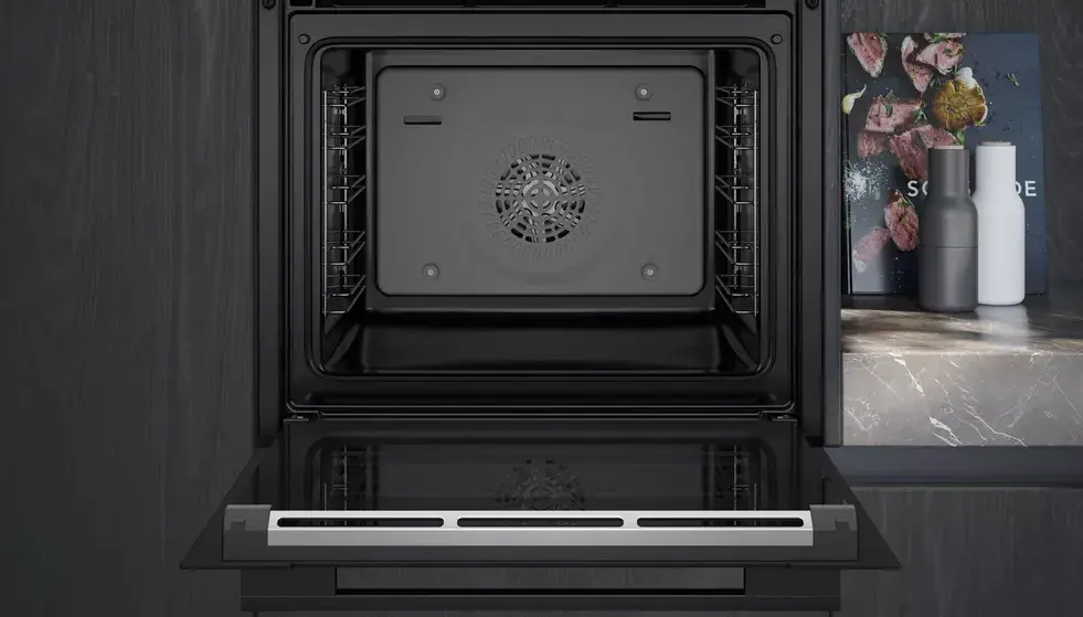 Siemens iQ700 HB734G1B1 built-in electric oven Photo 3