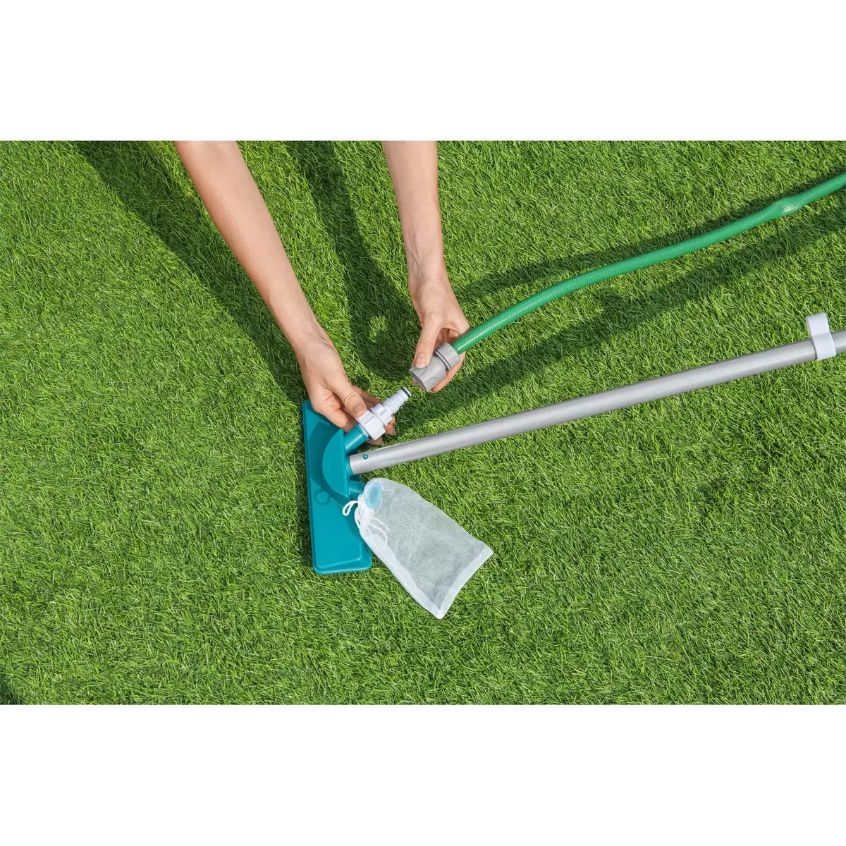Bestway AquaClear pool vacuum and skimmer kit Photo 20