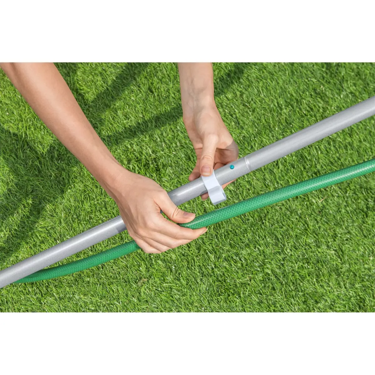 Bestway AquaClear pool vacuum and skimmer kit Photo 21