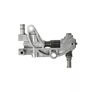 Oil pump for chainsaws GEKO G81139 — metal housing, for 43cc–58cc engines
