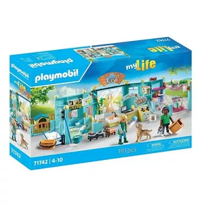 PLAYMOBIL Playset My Life 71742 Animal Hotel with Figures – Playset with hotel building and animal figures