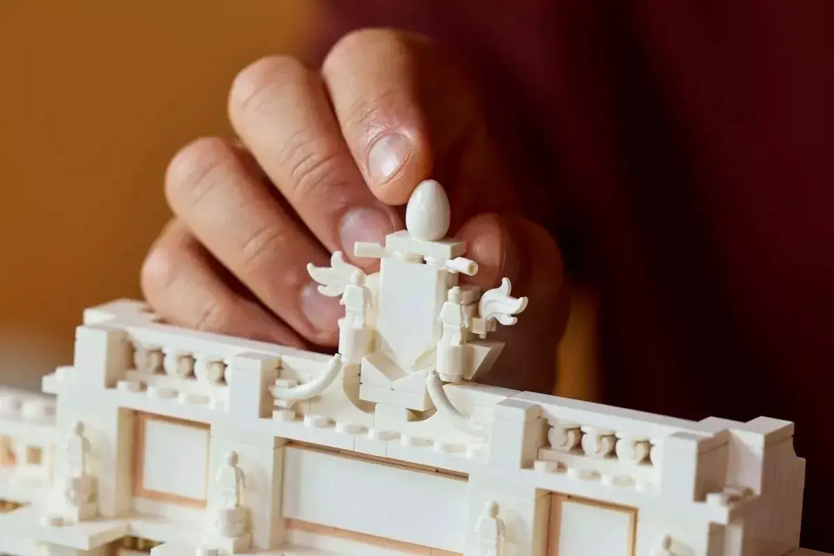 LEGO Architecture Trevi Fountain 21062 izstādes modelis Photo 7
