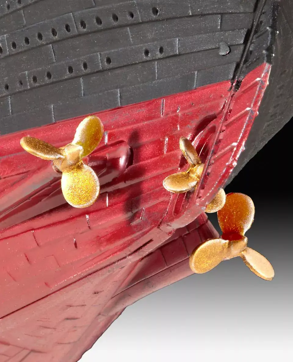 Passenger ship model REVELL RMS Titanic 1:700 Photo 6