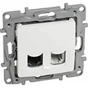 Телефоно‑коммутационная розетка Legrand NILOE RJ11 + RJ45 кат.5 UTP белая (764570)