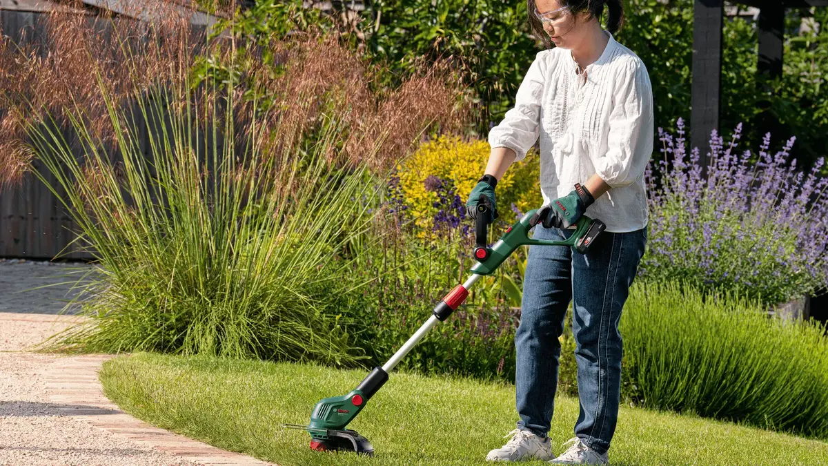 Аккумуляторный триммер Bosch UniversalGrassCut Photo 3