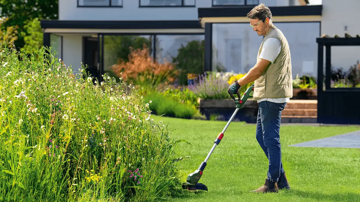 Аккумуляторный триммер Bosch UniversalGrassCut Photo 4