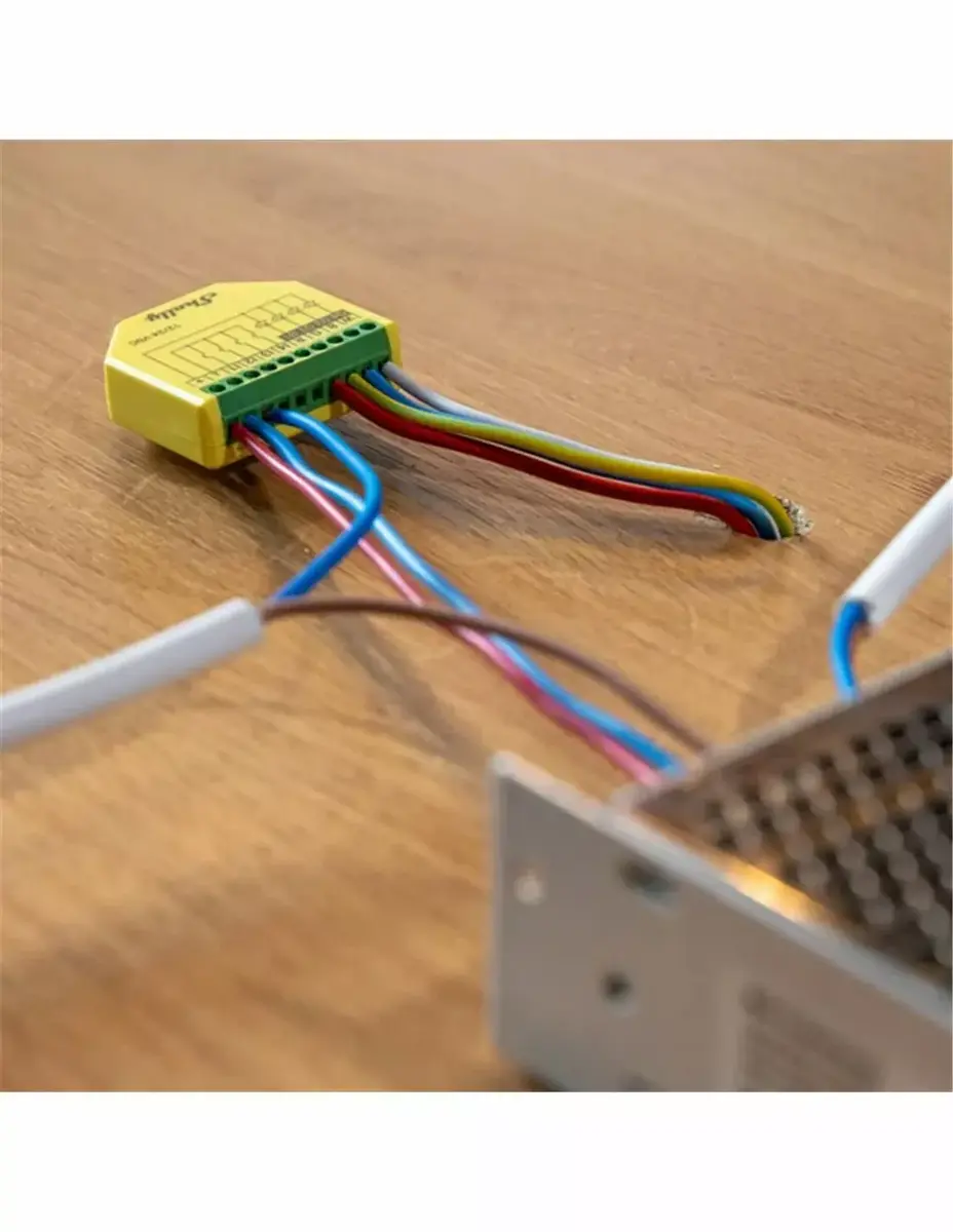 Shelly Plus RGBW PM Wireless LED Controller Photo 6