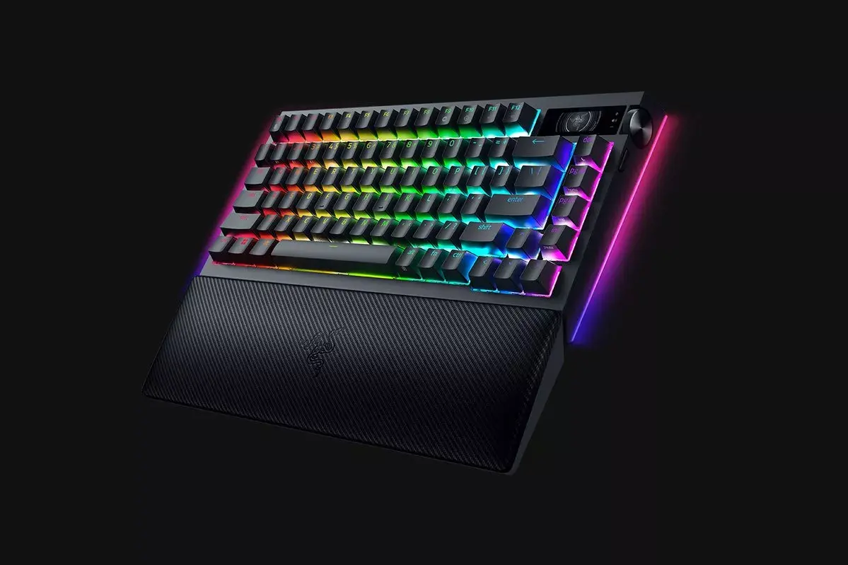 Клавиатура Razer BlackWidow V4 Pro Photo 2