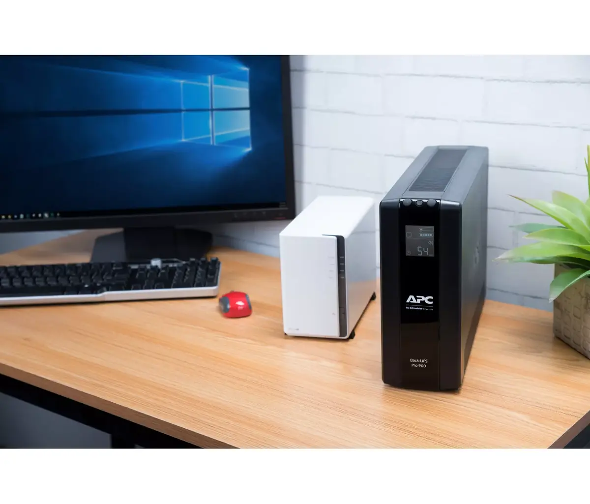 APC Back-UPS PRO BR900MI Photo 4