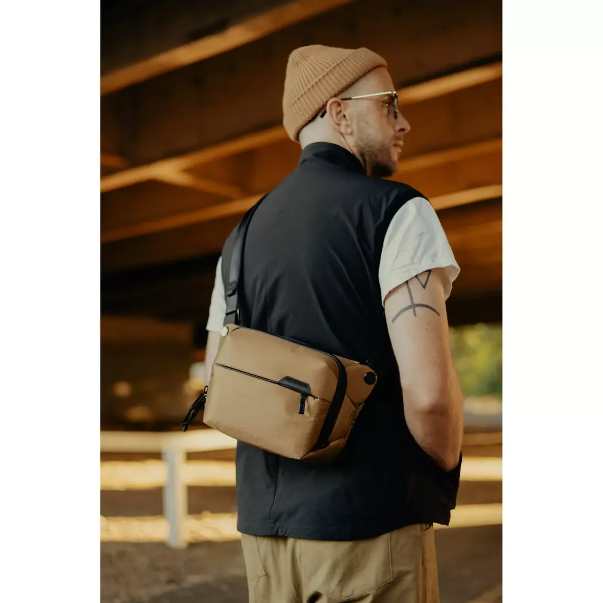 Peak Design Everyday Sling V2 3L Coyote — camera sling Photo 13
